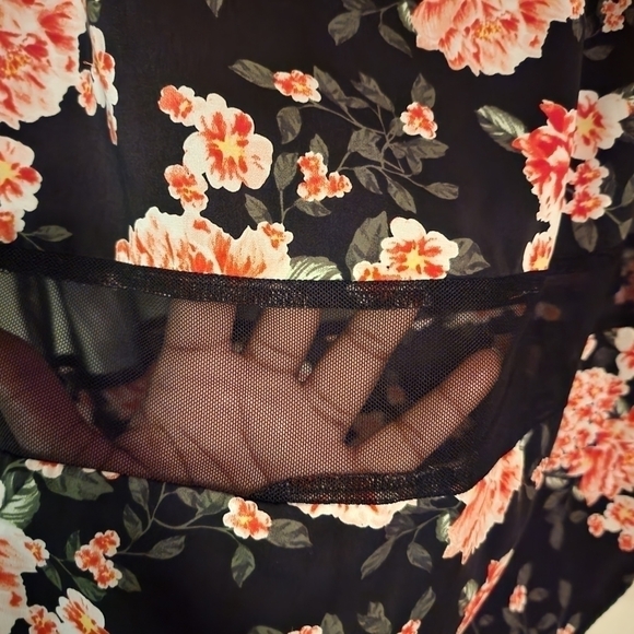 Torrid Floral Mesh Panel Top Size 2X- Sunny Bloom - Picture 10 of 10